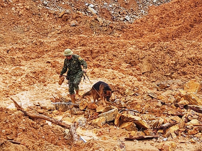 Cứu nạn tại Rào Trăng 3: Khó khăn nối lại tìm kiếm, cho người nhà nạn nhân vào hiện trường - ảnh 3