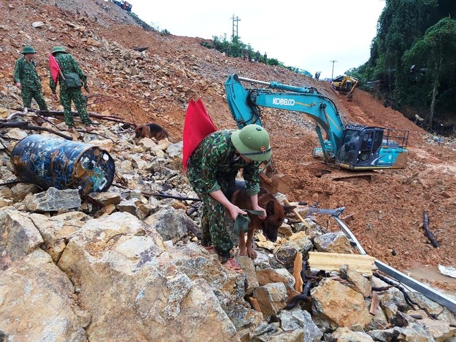 Cứu nạn tại Rào Trăng 3: Khó khăn nối lại tìm kiếm, cho người nhà nạn nhân vào hiện trường - ảnh 4