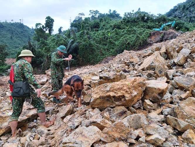 Cứu nạn tại Rào Trăng 3: Khó khăn nối lại tìm kiếm, cho người nhà nạn nhân vào hiện trường - ảnh 5