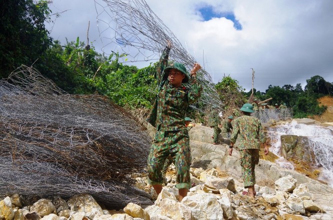 Nhìn gần ‘dòng sông mới’ Rào Trăng vừa nắn chỉnh để tìm nạn nhân mất tích - ảnh 5