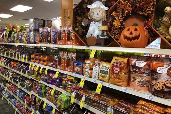 Khám phá không khí chuẩn bị lễ hội Halloween ở một số quốc gia trong mùa COVID-19 - ảnh 5