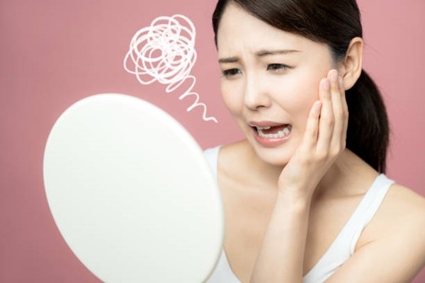 Trên dưới 20 tuổi mà da đã xỉn màu - hóa ra có một lý do khó ai tránh được (và giải pháp) - ảnh 2