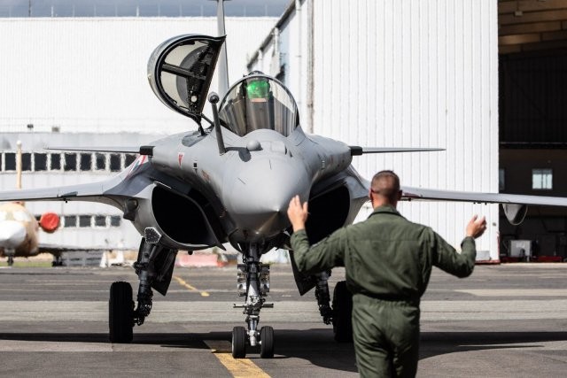 Hé lộ thời điểm Ấn Độ nhận tiêm kích đa năng Rafale từ Pháp - ảnh 1