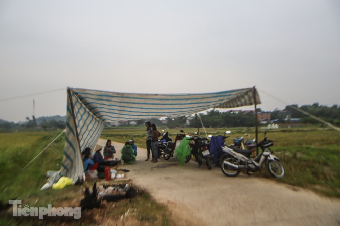 Người dân quanh bãi rác Nam Sơn mong sớm được đền bù để di dời - ảnh 1