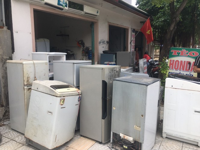 Máy giặt, tủ lạnh bị lũ ngâm, bà con để tui sấy sửa miễn phí cho - ảnh 2
