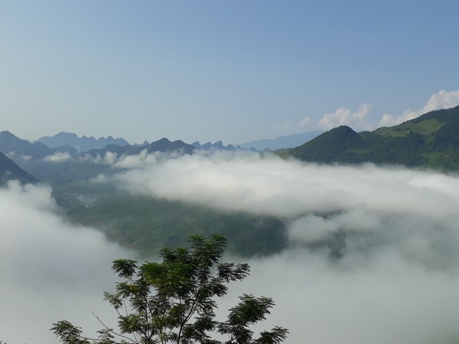 Phượt thủ mê mẩn vẻ đẹp mây phủ trên núi Cổng trời Quản Bạ - ảnh 4