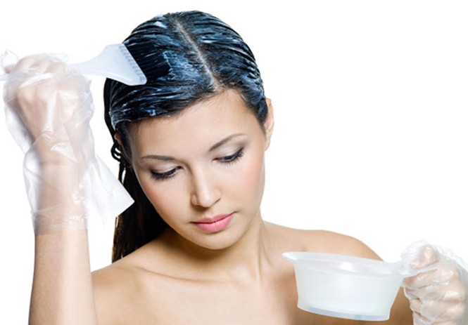 Lý do sử dụng dầu gội khô với tần suất dày đặc sẽ làm da đầu tích tụ bã nhờn, hoá chất - ảnh 3
