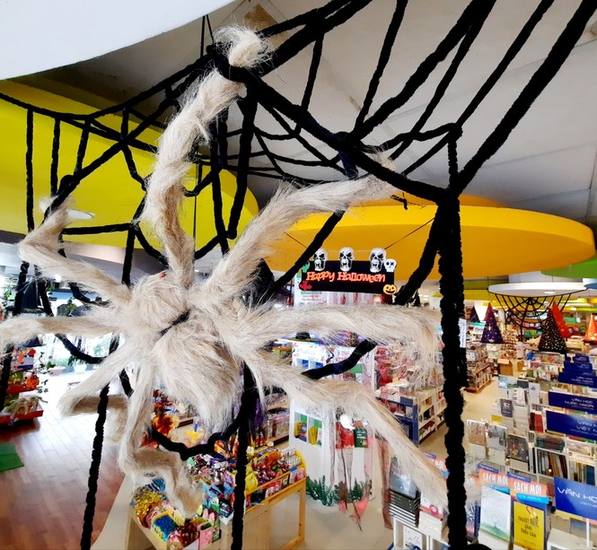 Tham gia đại tiệc Halloween tưng bừng trong... nhà sách - ảnh 2