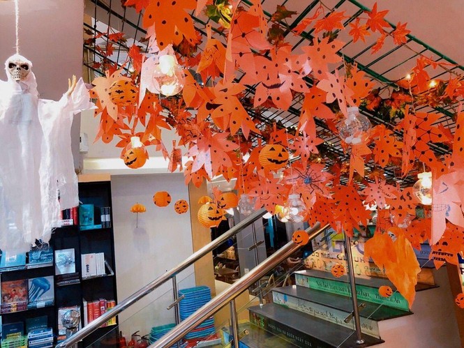Tham gia đại tiệc Halloween tưng bừng trong... nhà sách - ảnh 1