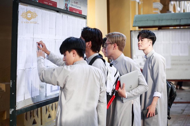 Ai bảo con trai mặc áo dài là không đẹp thì xem ngay bộ ảnh này, chắc chắn sẽ nghĩ khác! - ảnh 3