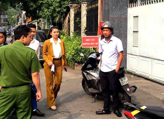 Người dân ùn ùn đến công an trình báo sau khi Chủ tịch Alibaba bị bắt - ảnh 1