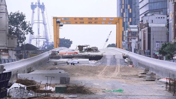 Cầu Thủ Thiêm 2 lại dừng thi công vì 'đói' vốn, thiếu mặt bằng - ảnh 1