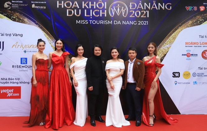 Tiểu Vy, Kiều Loan 'cầm cân nảy mực' Hoa khôi Du lịch Đà Nẵng 2021 - ảnh 1