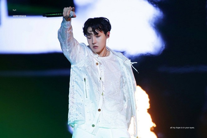 Trong thế giới fangirl: Hoseok cho tớ thấy muốn đến được nơi cao đừng sợ sẽ rơi xuống - ảnh 1