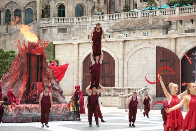 Show nghệ thuật “khủng” trên đỉnh núi Bà Nà - ảnh 5