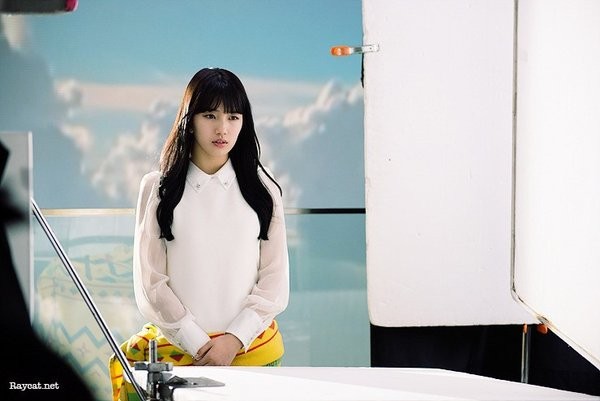 Fan truy tìm xuất xứ “chiếc chăn trứng cuộn” luôn ở bên Suzy suốt 8 năm qua - ảnh 5