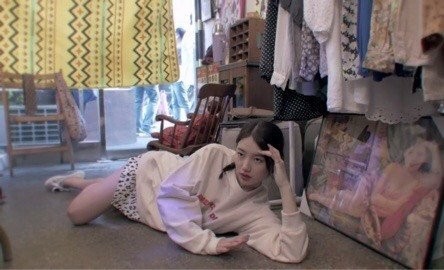 Fan truy tìm xuất xứ “chiếc chăn trứng cuộn” luôn ở bên Suzy suốt 8 năm qua - ảnh 8