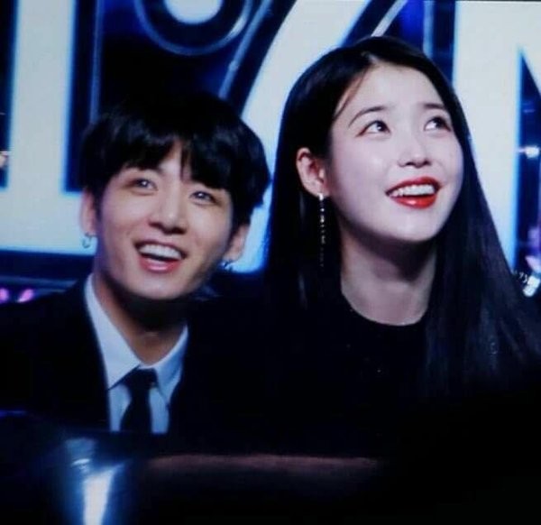 Hoàng Tử Thao bất ngờ tỏ tình với IU mà dân tình lại chỉ quan tâm tới Jungkook - ảnh 4