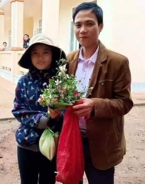 Rưng rưng trước những món quà trò vùng cao tặng thầy cô ngày 20/11 - ảnh 4
