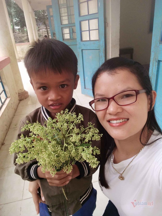 Rưng rưng trước những món quà trò vùng cao tặng thầy cô ngày 20/11 - ảnh 1