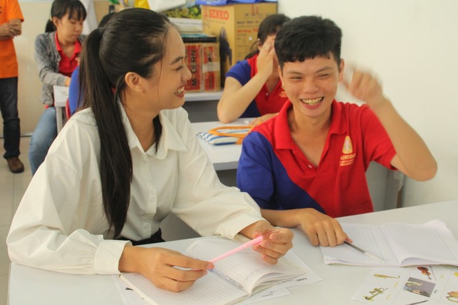 Một ngày đong đầy yêu thương của thí sinh HHVN 2020 với học sinh khuyết tật - ảnh 13