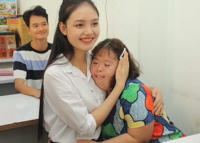 Một ngày đong đầy yêu thương của thí sinh HHVN 2020 với học sinh khuyết tật - ảnh 5