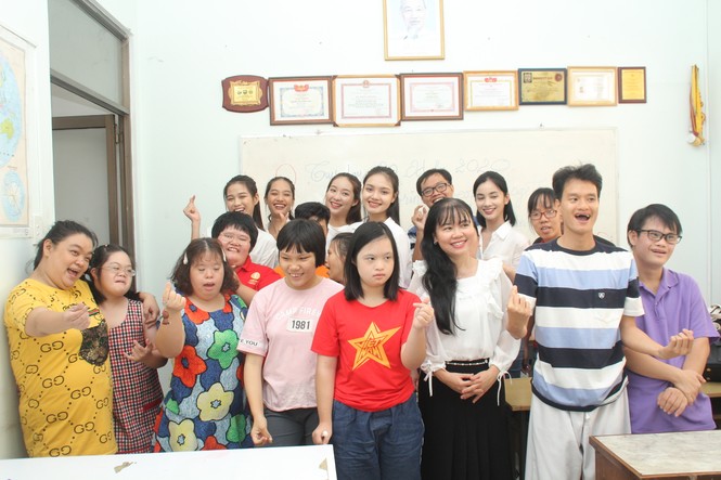 Một ngày đong đầy yêu thương của thí sinh HHVN 2020 với học sinh khuyết tật - ảnh 21