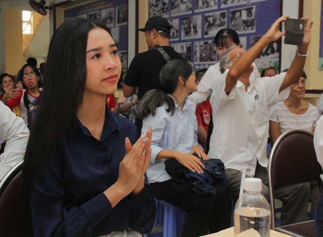 Thí sinh HHVN và các em học sinh rưng rưng tri ân thầy cô lớp học đặc biệt - ảnh 20