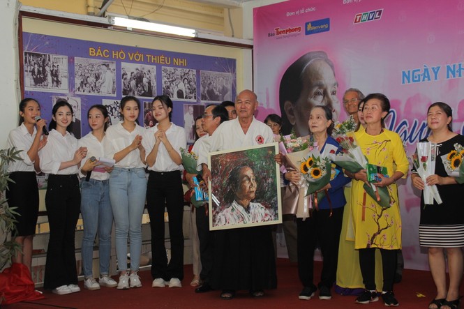 Thí sinh HHVN và các em học sinh rưng rưng tri ân thầy cô lớp học đặc biệt - ảnh 15