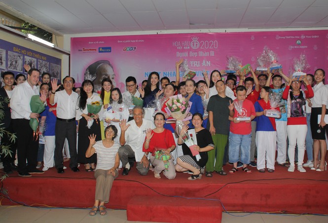 Thí sinh HHVN và các em học sinh rưng rưng tri ân thầy cô lớp học đặc biệt - ảnh 13