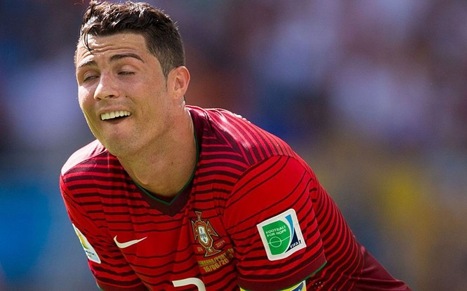 Nét mặt 'khó đỡ' của các sao trên sân cỏ World Cup - ảnh 1