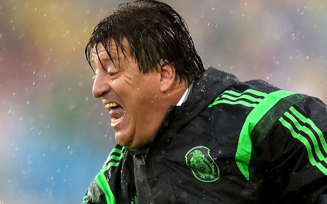 Nét mặt 'khó đỡ' của các sao trên sân cỏ World Cup - ảnh 3
