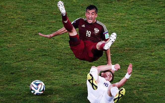 Nét mặt 'khó đỡ' của các sao trên sân cỏ World Cup - ảnh 8