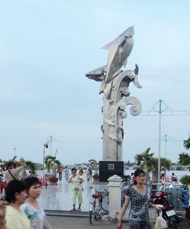 Tượng đài hoà bình ở miền cửu long giang - ảnh 3