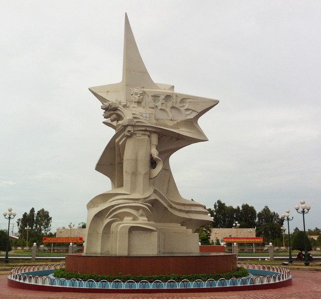 Tượng đài hoà bình ở miền cửu long giang - ảnh 2