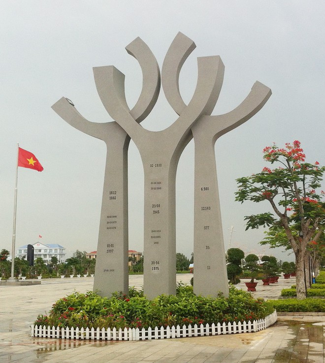 Tượng đài hoà bình ở miền cửu long giang - ảnh 1
