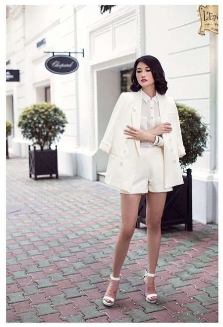 Kha Mỹ Vân chào thu với áo khoác sắc màu - ảnh 7