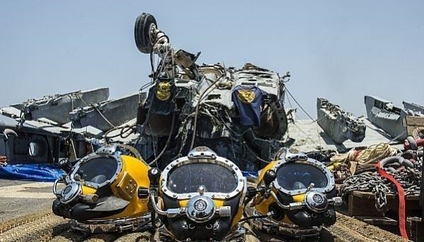Cận cảnh lính Mỹ trục vớt tiêm kích F/A-18 dưới biển - ảnh 9