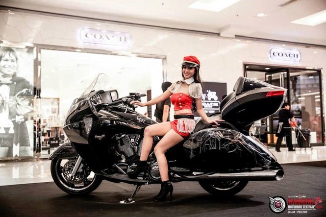 'Bóng hồng' và xế khủng tại lễ hội môtô Bangkok 2016 - ảnh 10