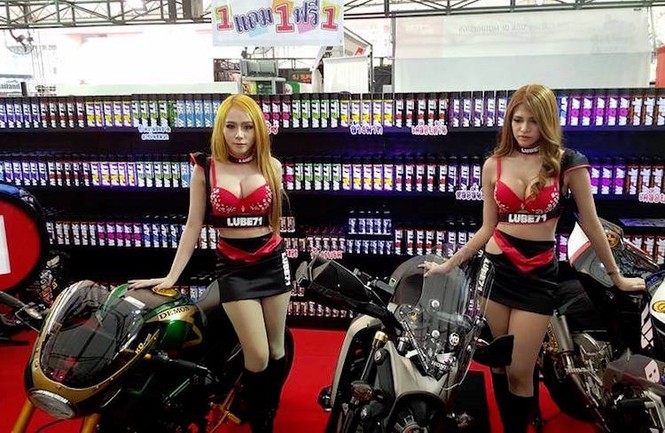 'Bóng hồng' và xế khủng tại lễ hội môtô Bangkok 2016 - ảnh 13