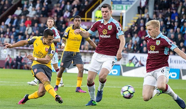 Arsenal thắng nhờ pha ghi bàn gây tranh cãi ở phút 93 - ảnh 2
