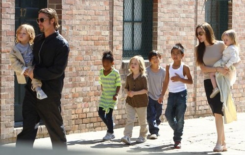 Angelina Jolie gầy gò khi xuất hiện công khai sau ly hôn - ảnh 2