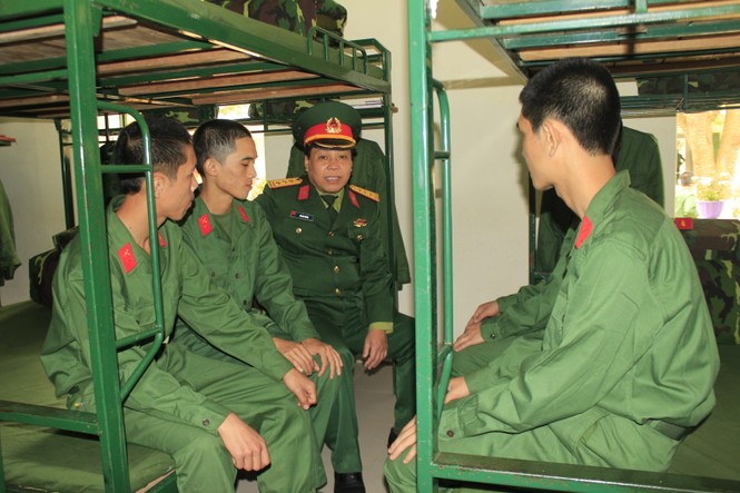Cuộc sống ngày đầu của những chiến sĩ mới nhập ngũ - ảnh 11