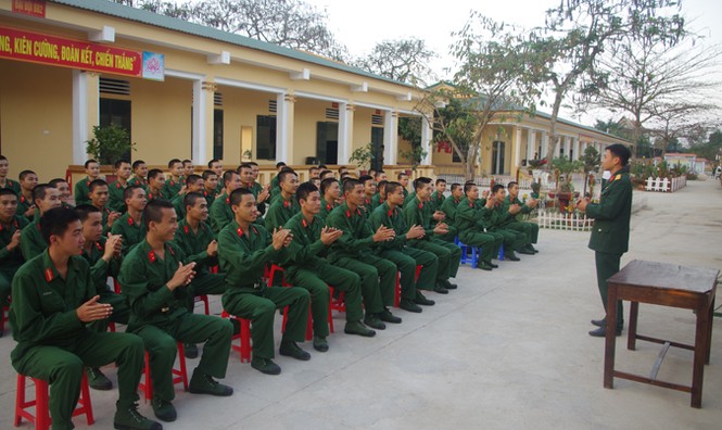 Cuộc sống ngày đầu của những chiến sĩ mới nhập ngũ - ảnh 13