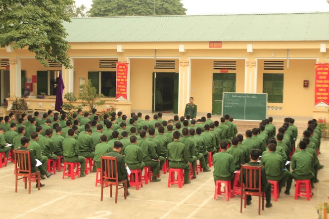 Cuộc sống ngày đầu của những chiến sĩ mới nhập ngũ - ảnh 1