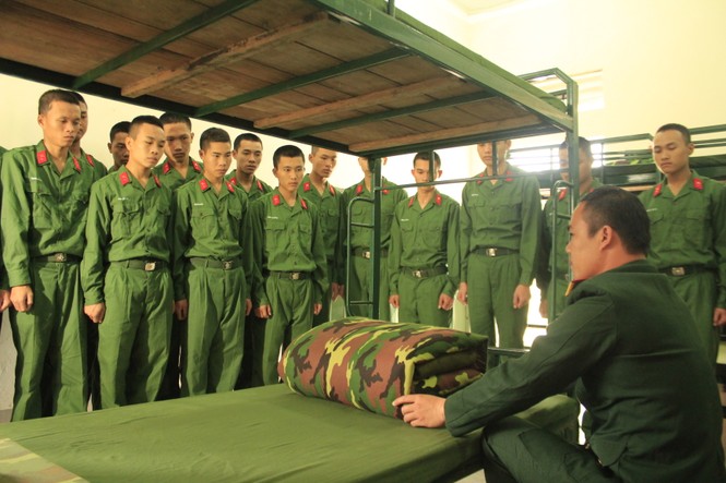 Cuộc sống ngày đầu của những chiến sĩ mới nhập ngũ - ảnh 3
