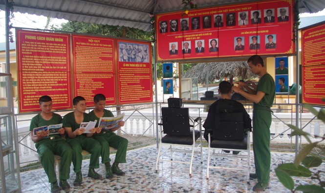 Cuộc sống ngày đầu của những chiến sĩ mới nhập ngũ - ảnh 8