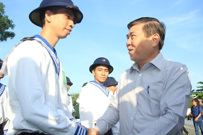 Gần 4.000 thanh niên TP.HCM lên đường nhập ngũ - ảnh 1