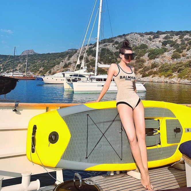 Hồ Ngọc Hà đăng ảnh bikini gợi cảm, đáp trả khi bị mỉa mai thích khoe khoang - ảnh 1