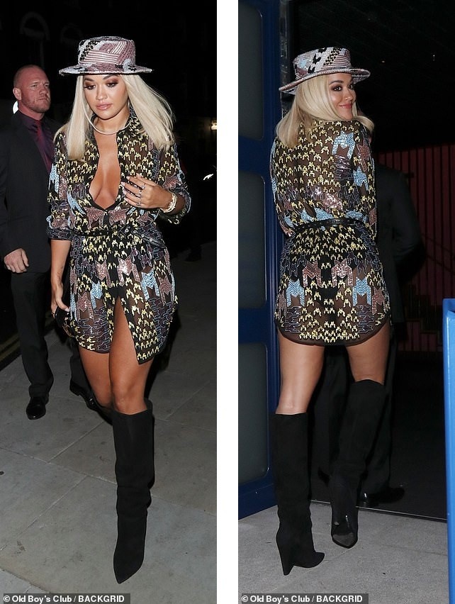 Rita Ora mặc váy mỏng tang hớ hênh rạng rỡ đi dự tiệc - ảnh 2